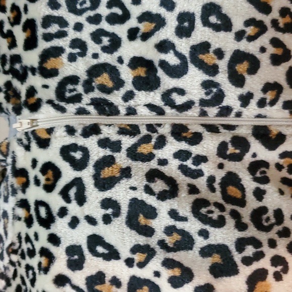 Pajama - Picture 5 of 9